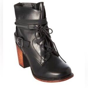 Vintage 93 Stepping Out Faux Leather Boots 8.5 W Wide Black